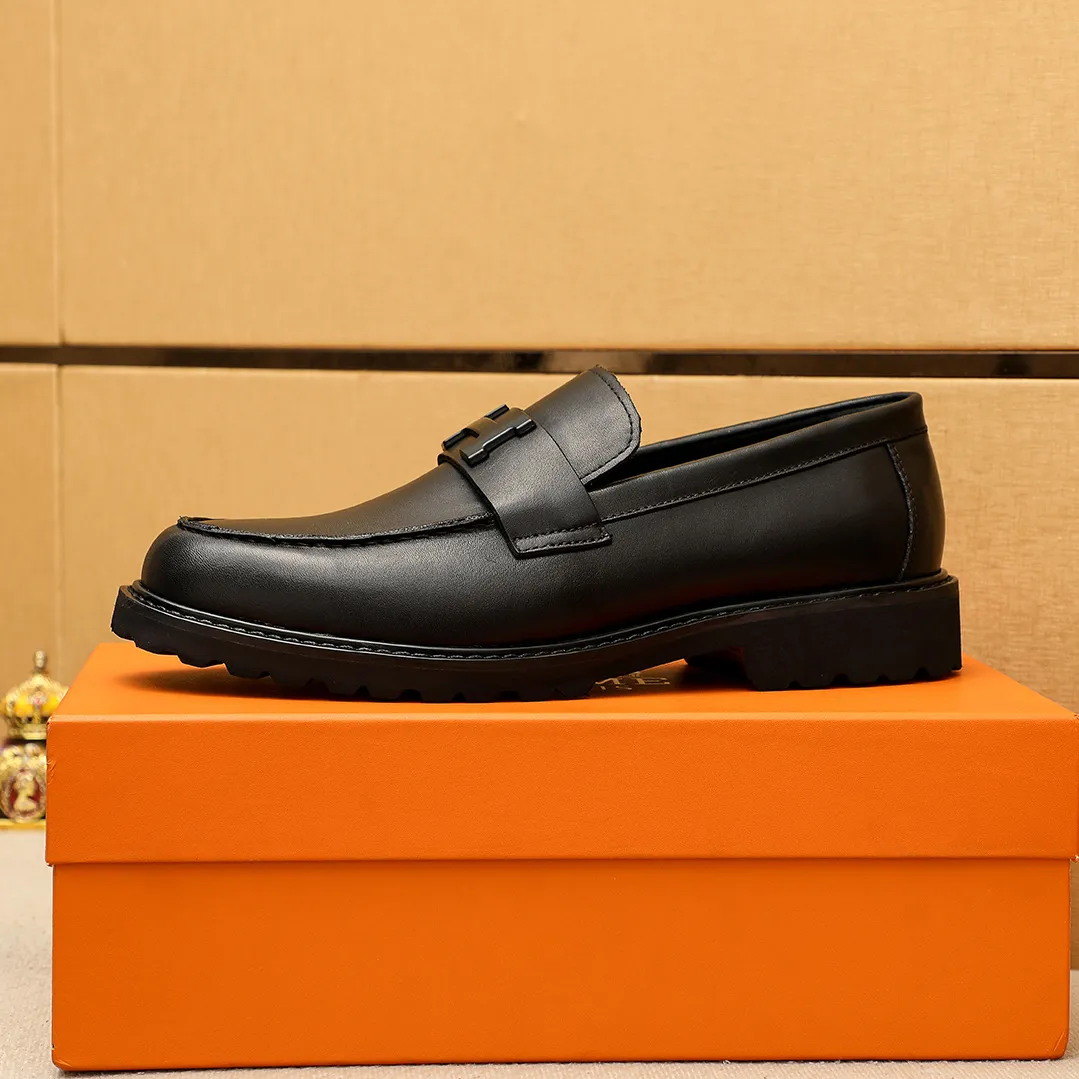 Men's shoes 💰460 💐 Product trademark: HERMES "Hermès" casual leather shoes Regular size: 38-44 (45.46🉑️customized) Product materials: Selected imported first-layer calfskin upper + luxury hardware buckle, imported water-dyed 🐂 cowhide lining. Strong three-dimensional visual effect, original outsole Color: 4⃣️colors available